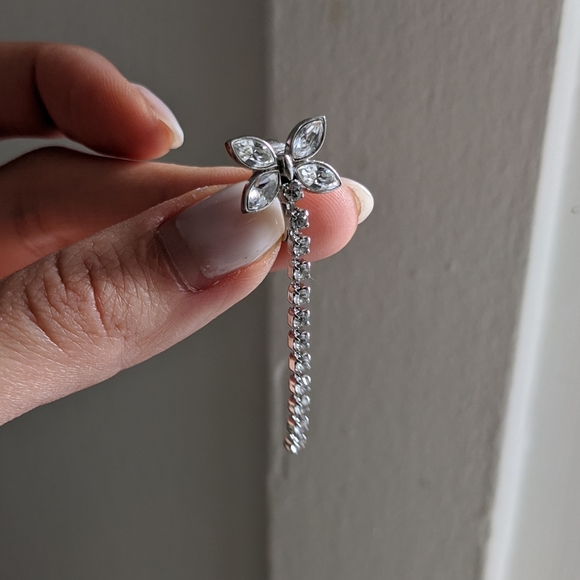 Swarovski butterfly drop earring - Picture 3 of 6